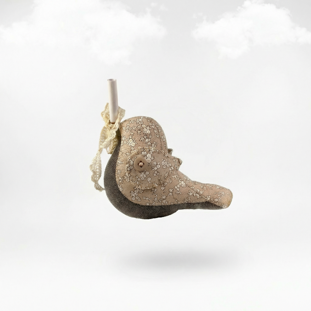 Messenger Bird – Der elegante Taupe-Beige Briefbote mit Streublümchen & Magnet