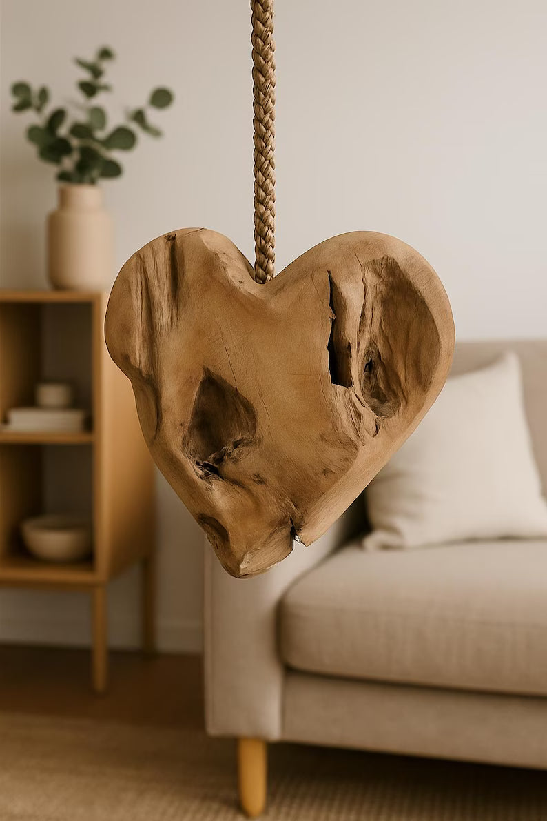 Rustikales Teakholz Herz zum Aufhängen | Naturdeko Holzherz | Handgefertigte Wanddeko | Boho Wohnaccessoire Unikat
