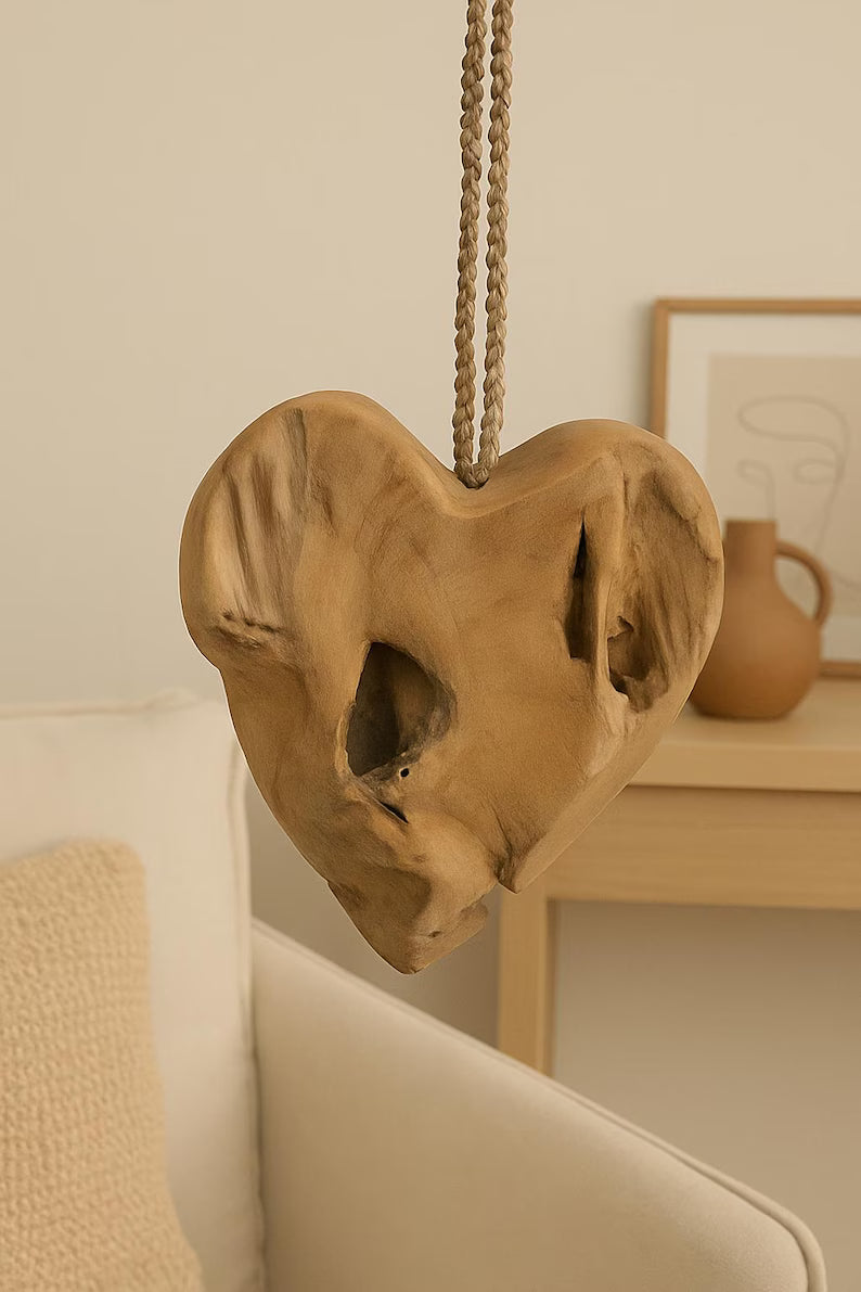 Rustikales Teakholz Herz zum Aufhängen | Naturdeko Holzherz | Handgefertigte Wanddeko | Boho Wohnaccessoire Unikat