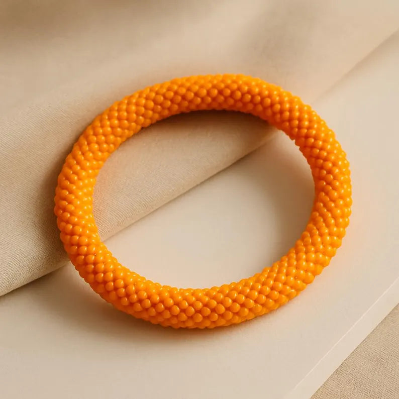 Handgefertigtes Armband aus orangefarbenen Glasperlen – Peyote-Technik – Sommerschmuck – Statement-Armband – Seabead-Handarbeit