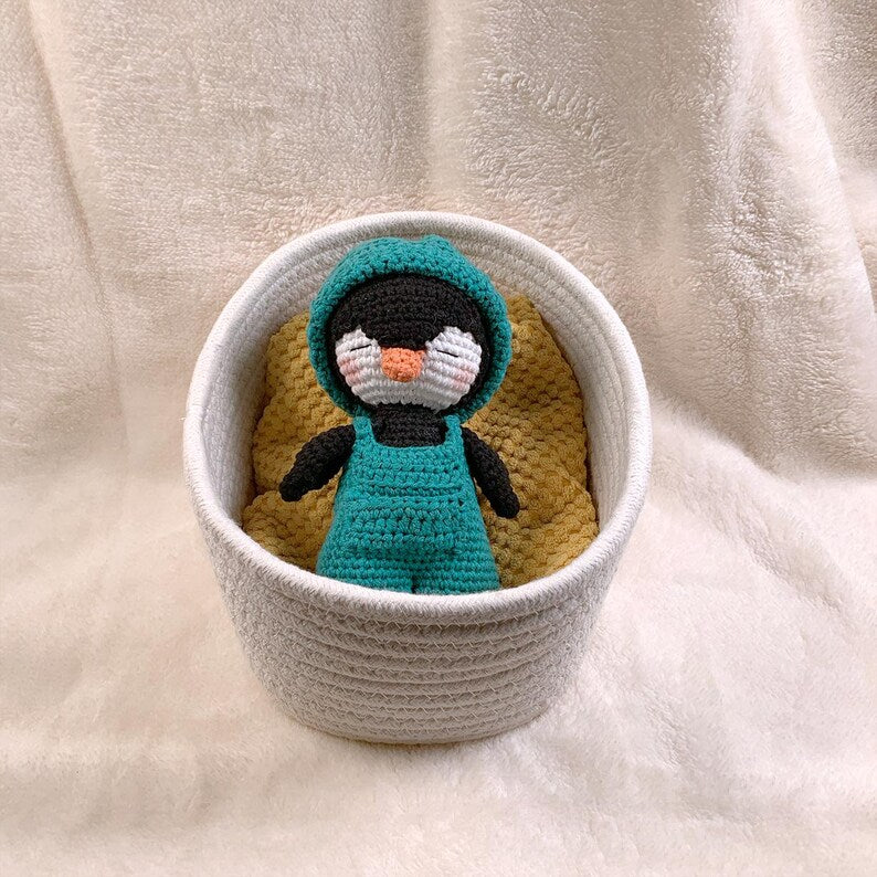 Handgemachter Amigurumi Pinguin – Bio-Baumwolle – Kuscheltier – Geschenkidee - maschinenwaschbar, Unikat
