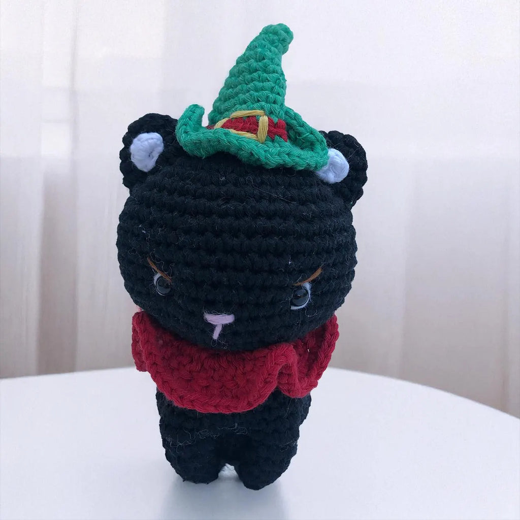 Witchy Amigurumi Katze Schwarz mit Hexenhut, Handgehäkelt aus Bio-Baumwolle, Unikat Stofftier, Geschenkidee, ca. 14 cm, Waschbar