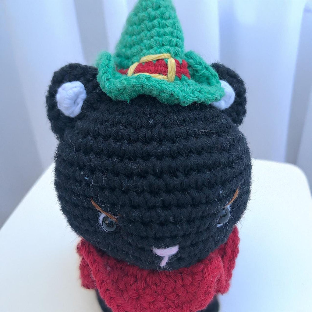 Witchy Amigurumi Katze Schwarz mit Hexenhut, Handgehäkelt aus Bio-Baumwolle, Unikat Stofftier, Geschenkidee, ca. 14 cm, Waschbar