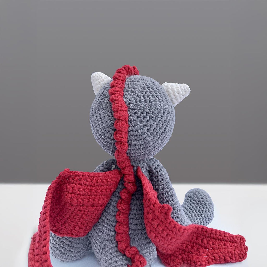 Handgemachter Drache „Galahad“ aus Bio-Baumwolle, gehäkelt in Amigurumi-Kunst, 28cm, kuscheliges Stofftier, Geschenkidee, Unikat