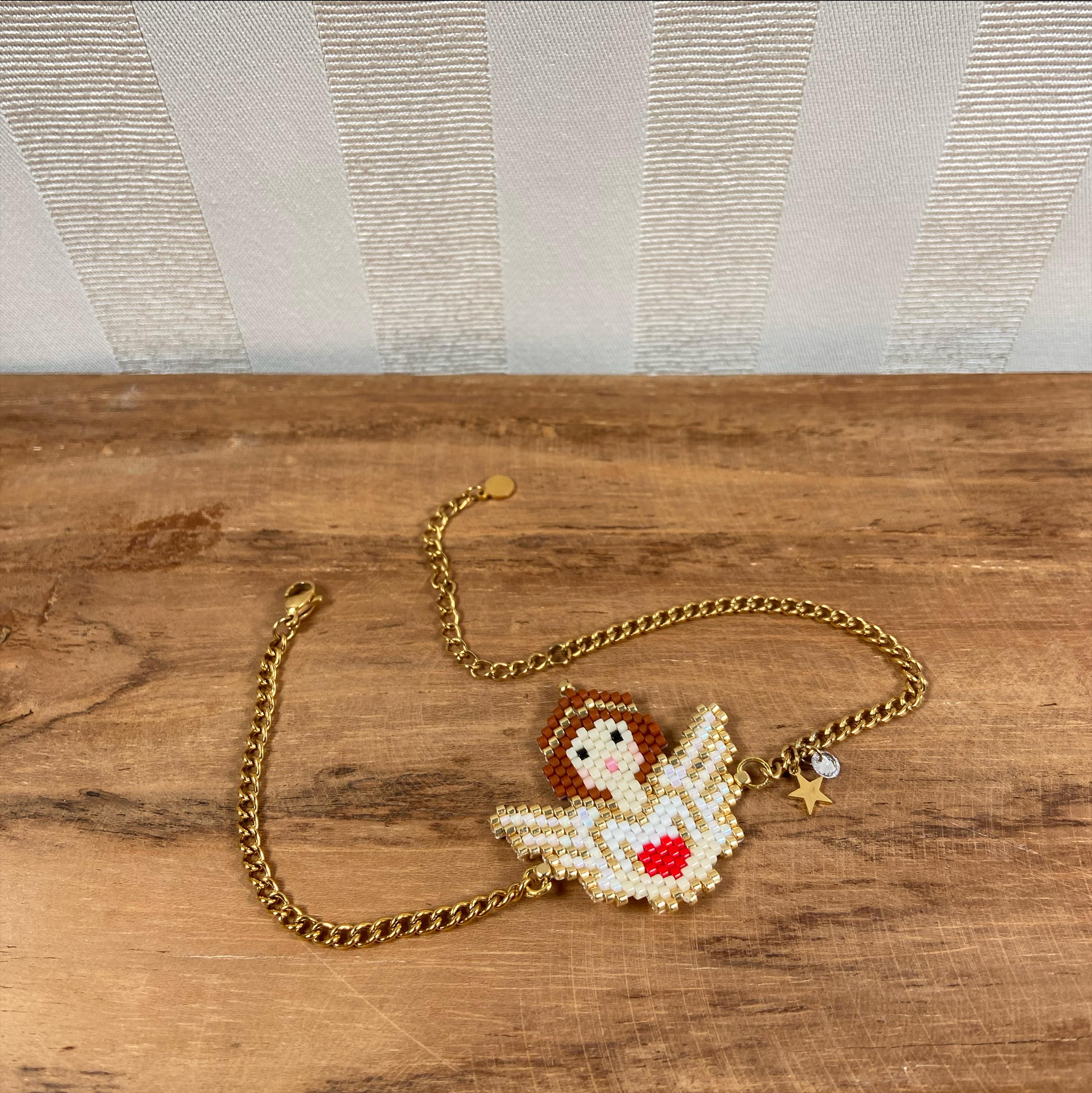 Handgefertigtes Armband mit Miyuki-Perlen – Engelmotiv mit rotem Herz Mit kleinem Sternanhänger und funkelndem Kristall-Detail, Schutzengel