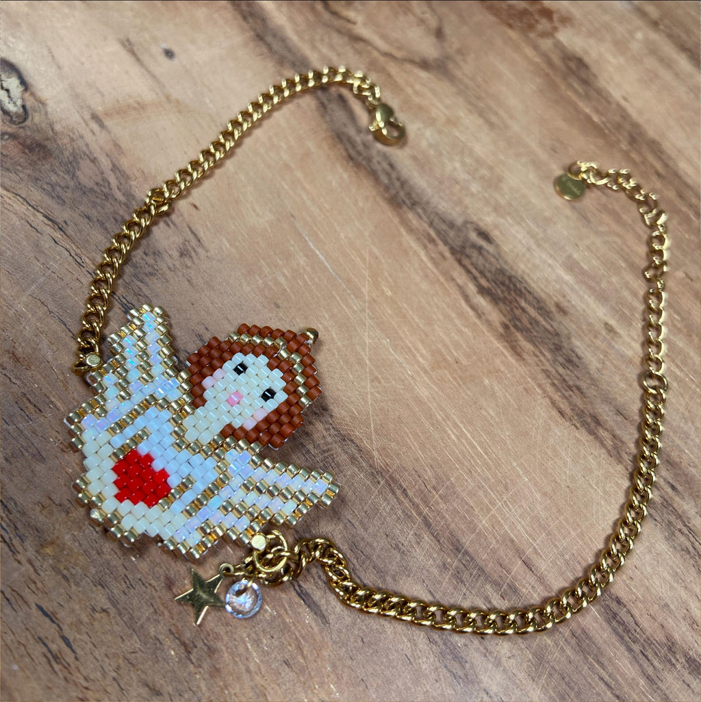 Handgefertigtes Armband mit Miyuki-Perlen – Engelmotiv mit rotem Herz Mit kleinem Sternanhänger und funkelndem Kristall-Detail, Schutzengel