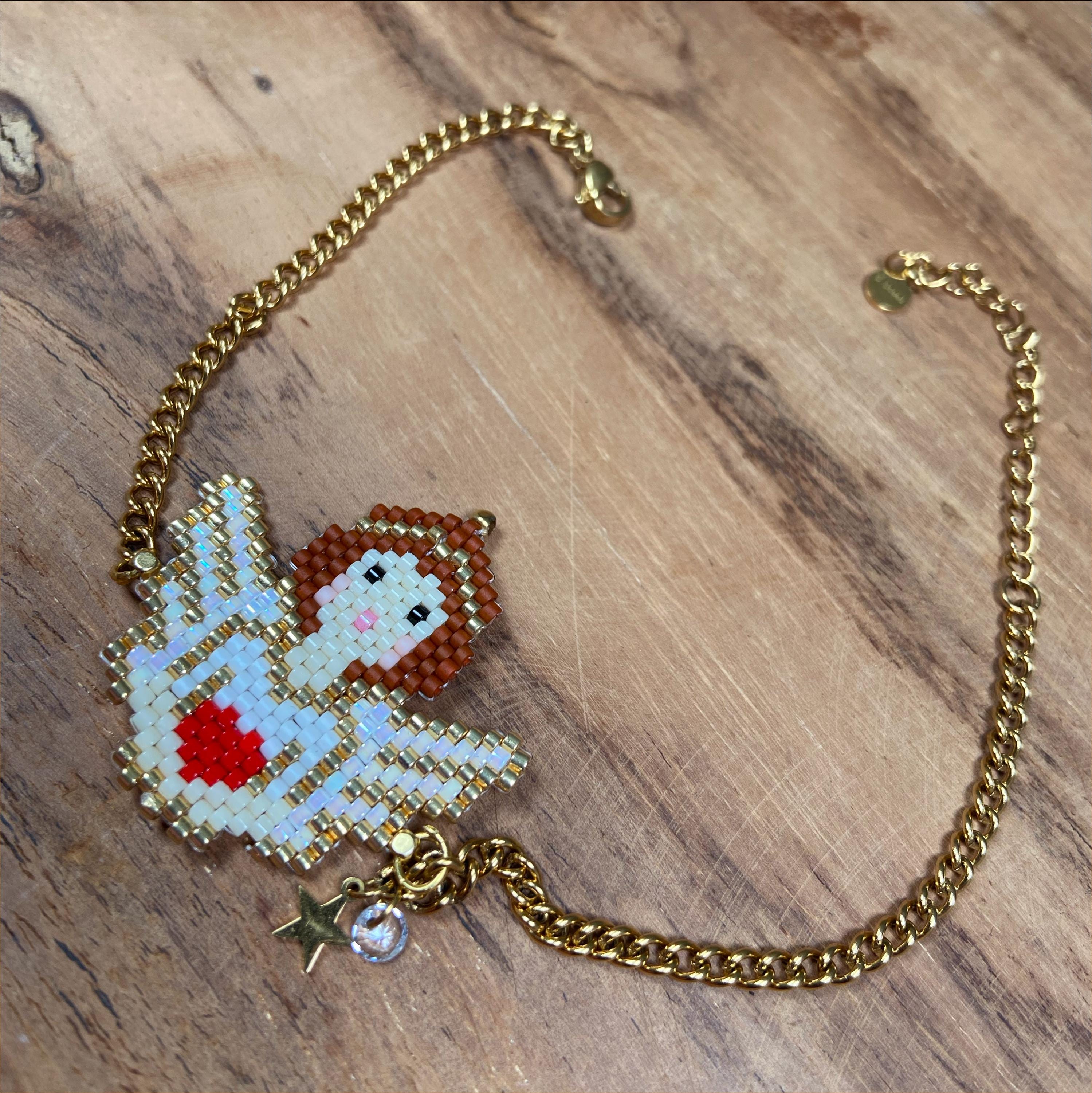 Handgefertigtes Armband mit Miyuki-Perlen – Engelmotiv mit rotem Herz Mit kleinem Sternanhänger und funkelndem Kristall-Detail, Schutzengel