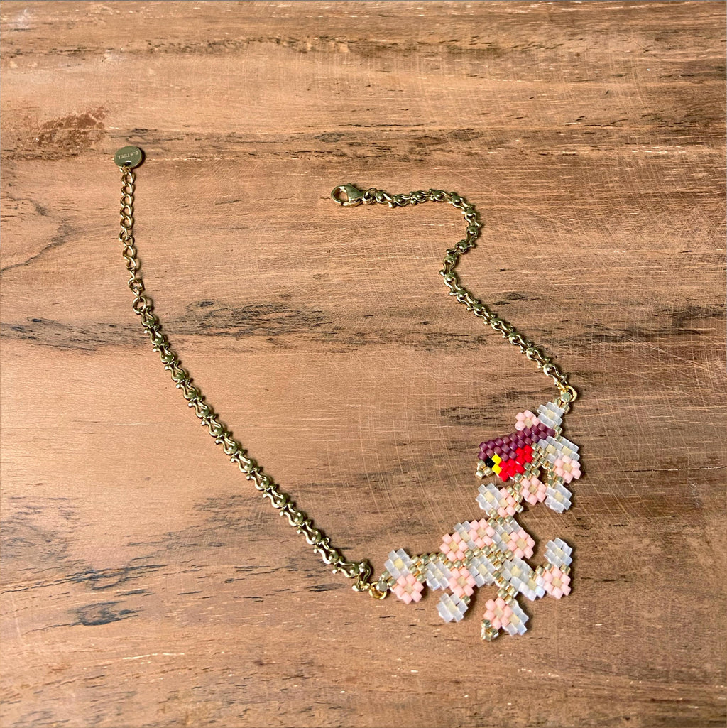 Handgefertigte Armband – Rotkehlchen auf zarten Blüten aus Miyuki-Perlen