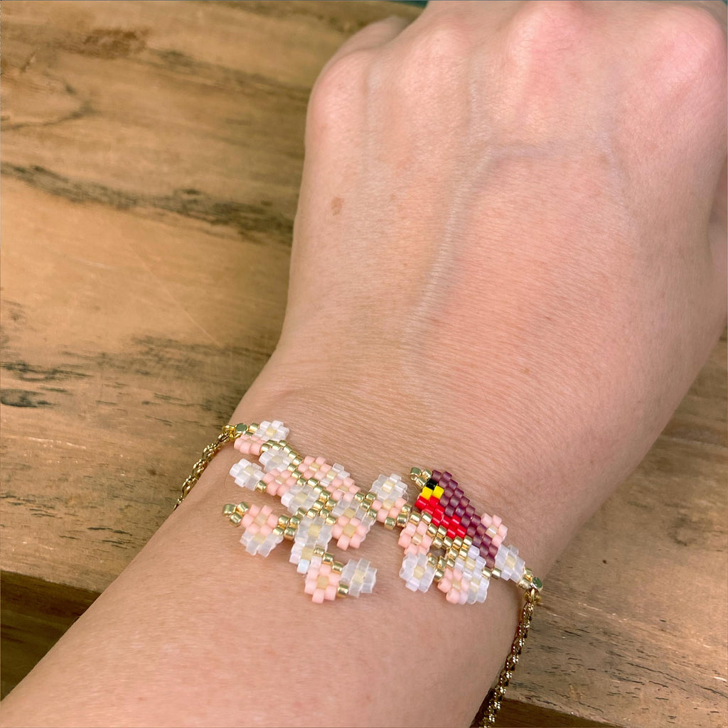 Handgefertigte Armband – Rotkehlchen auf zarten Blüten aus Miyuki-Perlen