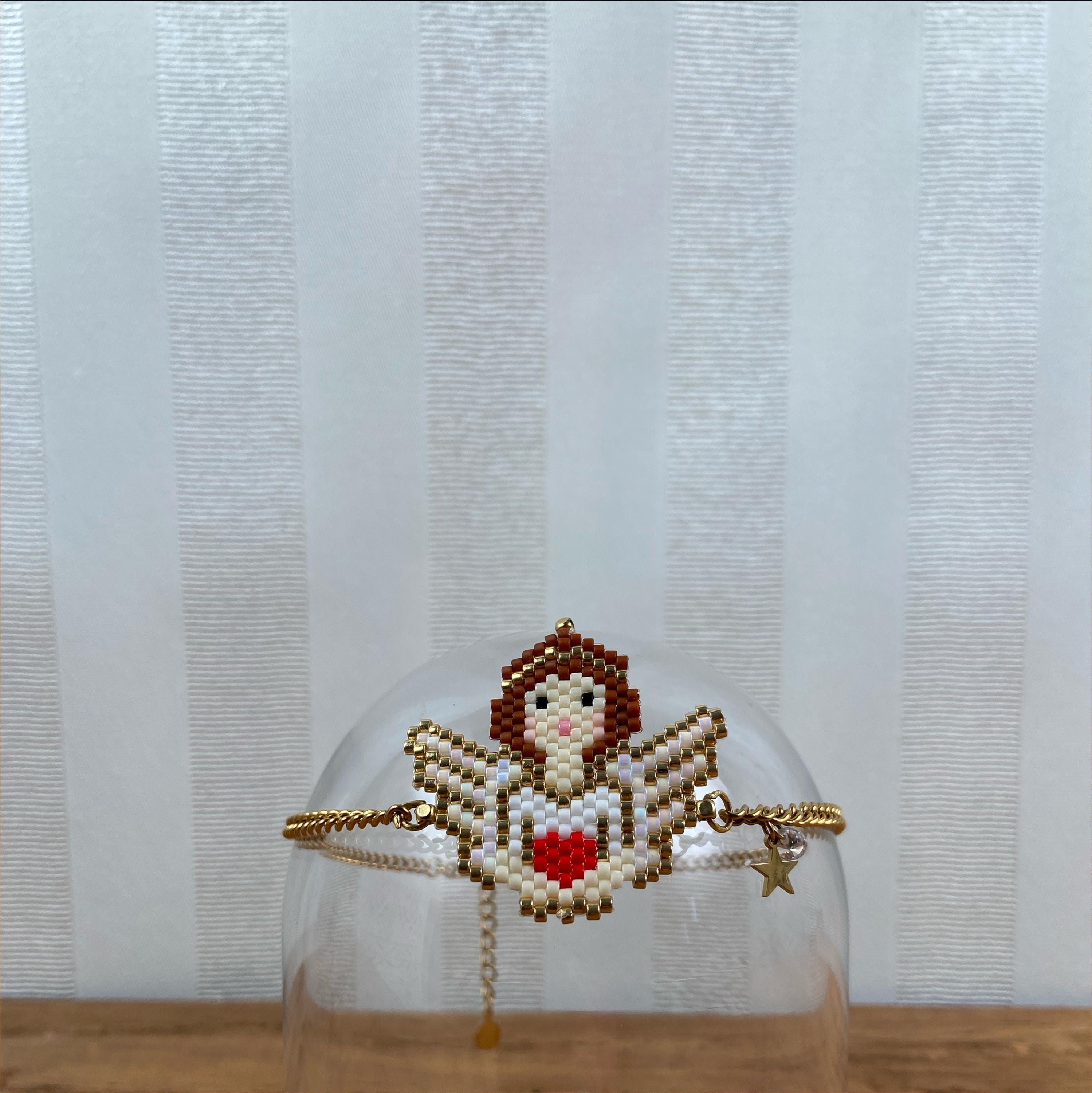 Handgefertigtes Armband mit Miyuki-Perlen – Engelmotiv mit rotem Herz Mit kleinem Sternanhänger und funkelndem Kristall-Detail, Schutzengel
