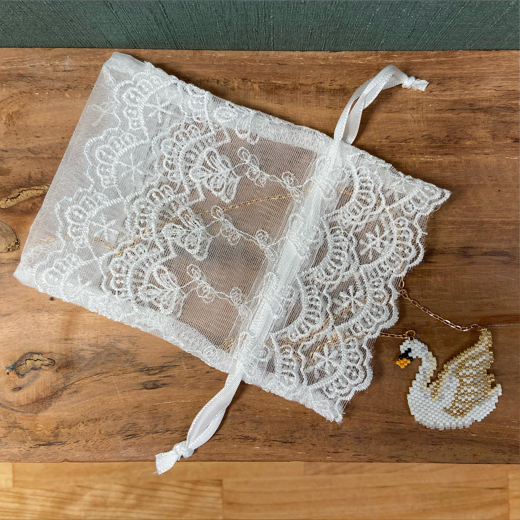 Elegante Miyuki-Perlenkette mit Schwan-Anhänger – handgefertigt