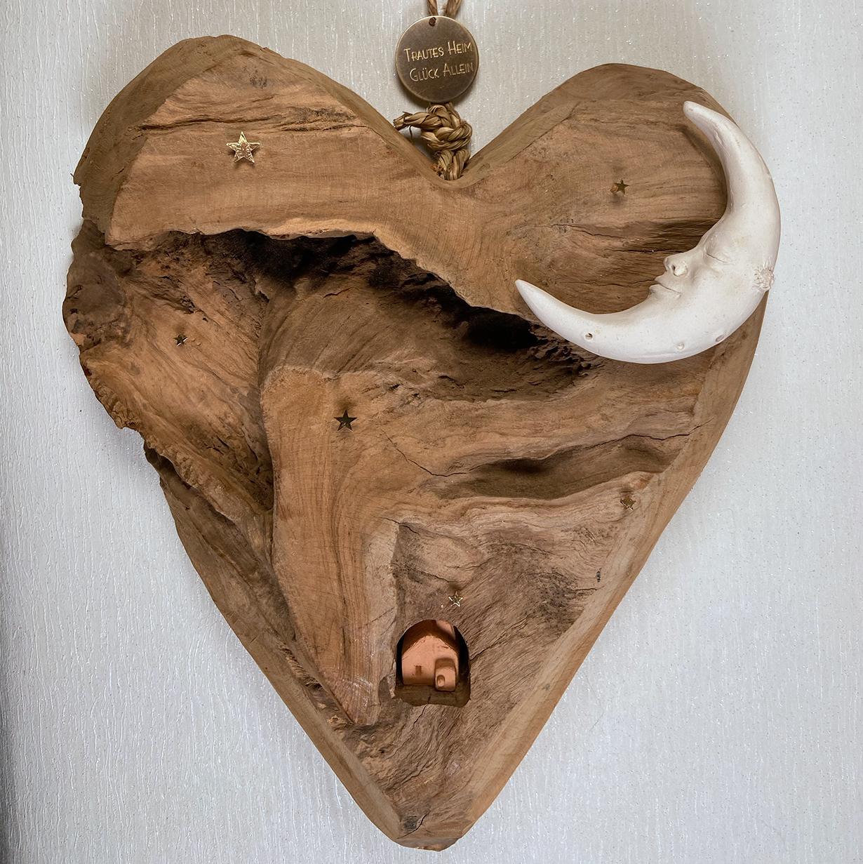 Herz-Dekoration aus Teakholz mit Keramik-Mond, Mini-Haus & goldenen Sternen – Handgemacht – Geschenkidee für Weihnachten und Alltag